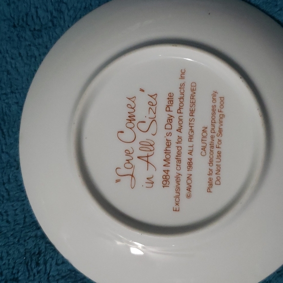 Avon collection plates Mother's Day  1981, 82, 83 and 1984 - Picture 6 of 10